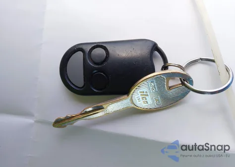 1999 Nissan Quest Se/Gle/Gxe z USA, uszkodzony, nr VIN 4N2XN11T5XD820444